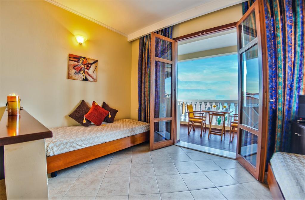 Loukas Apartments On The Waves Трагакі Номер фото