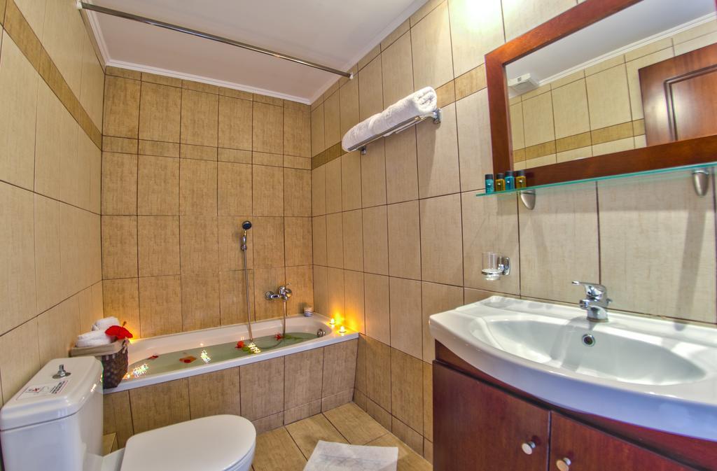 Loukas Apartments On The Waves Трагакі Номер фото