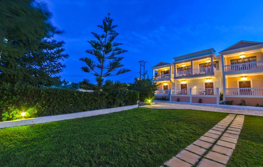 Loukas Apartments On The Waves Трагакі Номер фото